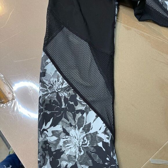 Ivy park black white floral capri legging xs - Picture 5 of 9